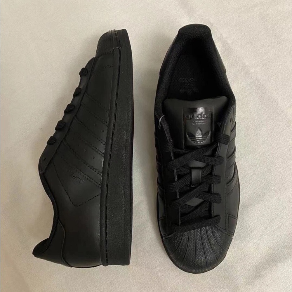 New Adidas Original Superstar Youth Size 4.5Y Black